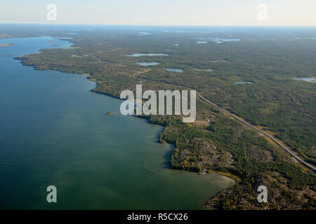 Arktische Landschaft aus der Luft, auf dem Weg von Yellowknife in Nunavut Territorium Nunavut Territory, Kanada Stockfoto