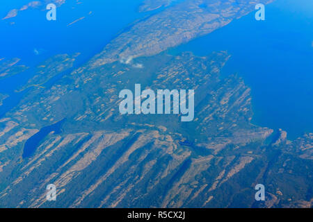 Arktische Landschaft aus der Luft, auf dem Weg von Yellowknife in Nunavut Territorium Nunavut Territory, Kanada Stockfoto