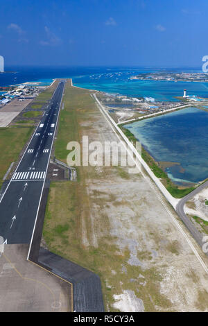 Malediven, Male Atoll, Luftaufnahme der Insel und der Flughafen Hulule Stockfoto