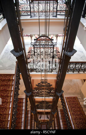 Historische Lift, Pera Palace Hotel, Beyoglu, Istanbul, Türkei Stockfoto