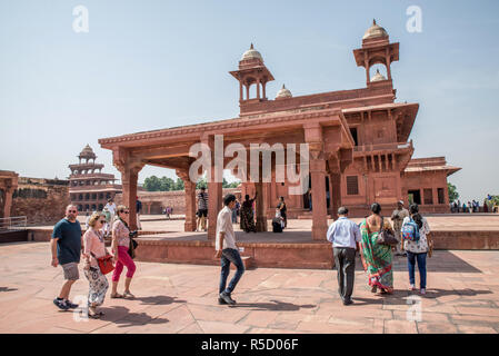 Touristen in Fatehpur Sikri Fort, Uttar Pradesh, Indien Stockfoto