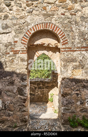 Eingang in der Wand Stockfoto
