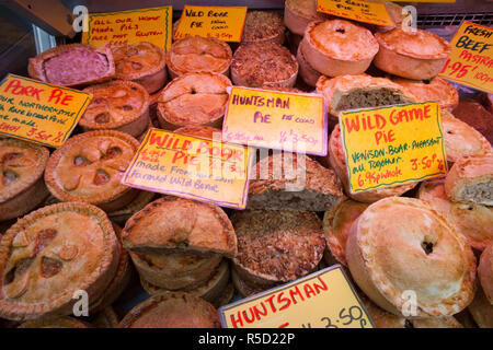 England, London, Southwark, Borough Market, Garküche, traditionelle Fleischpasteten Stockfoto
