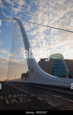 Republik von Irland, Dublin, Samuel Beckett Bridge, Designer und Architekt Santiago Calatrava Stockfoto