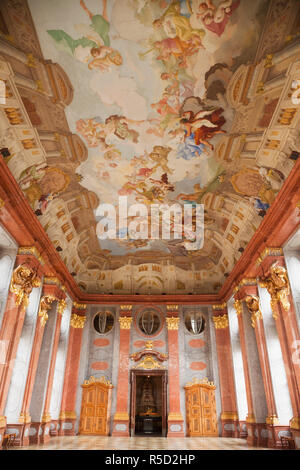 Österreich, Wachau, Melk, The Abbey, The Marble Hall zeigt die Deckengemälde von Paul Troger Stockfoto