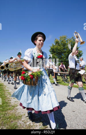 Deutschland, Bayern, Burghausen, Folklore Festival, Mädchen in traditionellen Baverian Kostüm Stockfoto