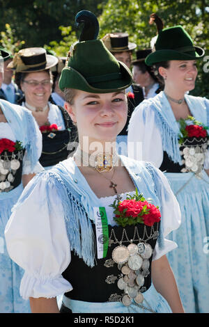 Deutschland, Bayern, Burghausen, Folklore Festival, Mädchen in traditionellen Baverian Kostüm Stockfoto