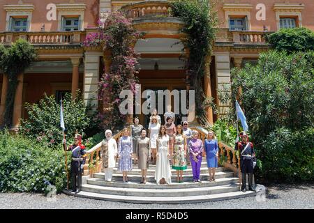 San Isidro, Argentinien. 29 Nov, 2018. Die ehegatten der Staats- und Regierungschefs der G20 stehen für ein Gruppenfoto während einer Veranstaltung in der Villa Ocampo November 30, 2018 in San Isidro, Buenos Aires, Argentinien. Credit: Planetpix/Alamy leben Nachrichten Stockfoto