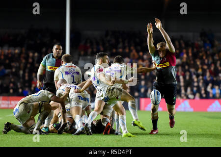 London, Großbritannien. 30 Nov, 2018. Nic-Weiß von Exeter Chiefs in Aktion während Gallagher Premiership Übereinstimmung zwischen Harlekine und Exeter Chiefs bei Twickenham Stoop am Freitag, 30. November 2018. LONDON ENGLAND. (Nur redaktionelle Nutzung, eine Lizenz für die gewerbliche Nutzung erforderlich. Keine Verwendung in Wetten, Spiele oder einer einzelnen Verein/Liga/player Publikationen.) Credit: Taka G Wu/Alamy Nachrichten Stockfoto