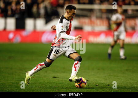 Campo de Futbol de Vallecas, Madrid, Spanien. 30 Nov, 2018. Liga Fußball, Rayo Vallecano versus Eibar; Alvaro Garcia (Rayo Vallecano) in Aktion: Aktion plus Sport/Alamy leben Nachrichten Stockfoto