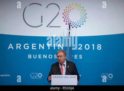 (181130) - BUENOS AIRES, November 30, 2018 (Xinhua) - Generalsekretär der Vereinten Nationen, Antonio Guterres spricht auf einer Pressekonferenz in Buenos Aires, Argentinien, am 07.11.30., 2018. Alle Nationen sollen Verantwortung übernehmen, Aktion und Koordination in der multilaterale Prozess bei der Bewältigung des Klimawandels stärken, chinesischen Staatsrat und Außenminister Wang Yi sagte, hier am Freitag in einem dreiseitigen Treffen mit dem französischen Außenminister Jean-Yves Le Drian und Generalsekretär der Vereinten Nationen, Antonio Guterres am Rande der Gruppe der 20 (G 20) Gipfel. (Xinhua / Fei Maohua) Stockfoto