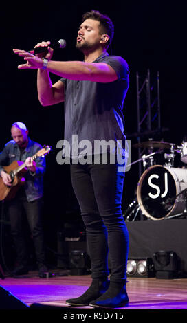 Sydney, NSW, Australien. 22 Sep, 2018. Die Stimme Australien 2016 Sieger Alfie Arcuri gesehen Durchführen am Revesby Arbeiter Club in Sydney Credit: Belinda Vel/SOPA Images/ZUMA Draht/Alamy leben Nachrichten Stockfoto