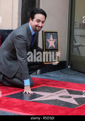 Los Angeles, USA. 30 Nov, 2018. Lin-Manuel Miranda besucht seinen Stern auf dem Hollywood Walk of Fame in Los Angeles, USA, Nov. 30, 2018. Credit: Zhao Hanrong/Xinhua/Alamy leben Nachrichten Stockfoto