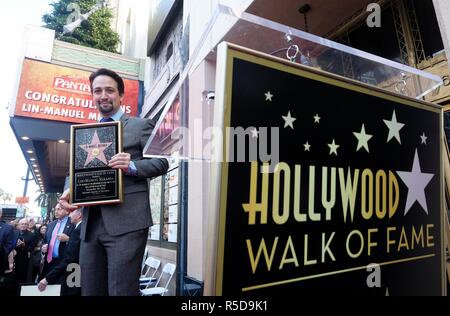 Los Angeles, USA. 30 Nov, 2018. Lin-Manuel Miranda besucht seinen Stern auf dem Hollywood Walk of Fame in Los Angeles, USA, Nov. 30, 2018. Credit: Zhao Hanrong/Xinhua/Alamy leben Nachrichten Stockfoto