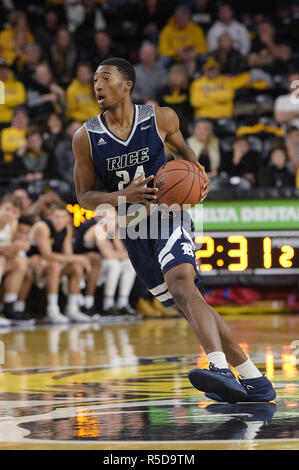 Wichita, Kansas, USA. 25 Nov, 2018. Reis Eulen guard Chris Mullins (24) bringt den Ball Court während der NCAA Basketball Spiel zwischen den Reis Eulen und die Wichita State Shockers an Charles Koch Arena in Wichita, Kansas. Kendall Shaw/CSM/Alamy leben Nachrichten Stockfoto