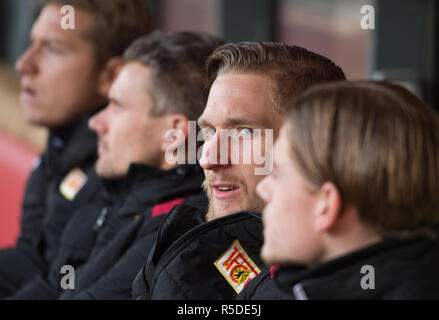 Berlin, Deutschland, 01. Dezember 2018. Berlin: Fußball, 2. Fussballbundesliga, 15. Spieltag: 1.FC Union Berlin - SV Darmstadt 98 im Stadion an der Alten Försterei. Gewerkschaften Sebastian Polter sitzt auf der Bank als Ersatz. Credit: Annegret Hilse/dpa/Alamy leben Nachrichten Stockfoto