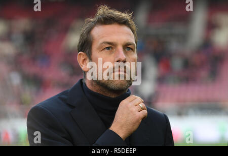 Stuttgart, Deutschland. 01 Dez, 2018. Fussball: Bundesliga, VfB Stuttgart - FC Augsburg 13. Spieltag in der Mercedes Benz-Arena. Stuttgart Trainer Markus Weinzierl vor dem Spiel. Credit: Marijan Murat/dpa - WICHTIGER HINWEIS: In Übereinstimmung mit den Anforderungen der DFL Deutsche Fußball Liga oder der DFB Deutscher Fußball-Bund ist es untersagt, zu verwenden oder verwendet Fotos im Stadion und/oder das Spiel in Form von Bildern und/oder Videos - wie Foto Sequenzen getroffen haben./dpa/Alamy leben Nachrichten Stockfoto