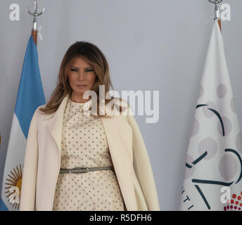 Buenos Aires, Argentinien. 1. Dezember 2018. Melania Trump, Gattin des Präsidenten der Vereinigten Staaten, besucht eine Tagung im Museum für Lateinamerikanische Kunst (malba) in Buenos Aires. Partner der Staats- und Regierungschefs der G20-Länder sind eingeladen, einen Rundgang durch das Kunstmuseum zu nehmen. Credit: Carlos Brigo/dpa/Alamy leben Nachrichten Stockfoto