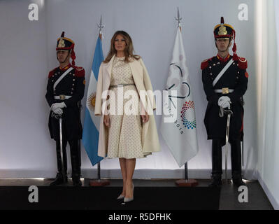 Buenos Aires, Argentinien. 1. Dezember 2018. Melania Trump, Gattin des Präsidenten der Vereinigten Staaten, besucht eine Tagung im Museum für Lateinamerikanische Kunst (malba) in Buenos Aires. Partner der Staats- und Regierungschefs der G20-Länder sind eingeladen, einen Rundgang durch das Kunstmuseum zu nehmen. Credit: Carlos Brigo/dpa/Alamy leben Nachrichten Stockfoto