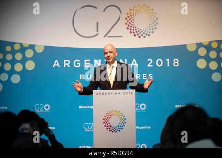 Buenos Aires, Argentinien. 1. Dezember, 2018. FIFA-Präsident Gianni Infantino beantwortet Fragen, die von den Medien bei einer Pressekonferenz auf dem G20-Gipfel in Buenos Aires, Argentinien, Dez. 1, 2018. Credit: Li Ming/Xinhua/Alamy leben Nachrichten Stockfoto