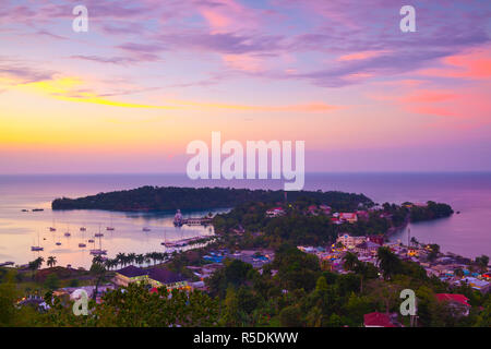 Erhöhten Blick auf Port Antonio & Navy Island, Portland Parish, Jamaika, Karibik Stockfoto