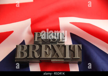 Post Brexit Wörter in Metall auf Britische Flagge Stockfoto