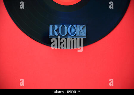 Metall Typ Word Rock auf Vinyl Stockfoto