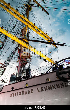 Die Crew auf die Masten der Statsraad Lehmkuhl Tall Ship Segeln Schiff Bergen Rennen 2014 Stockfoto