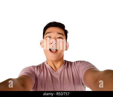 Hübscher junger Mann mit Kamera und Aufnahme selfie Stockfoto