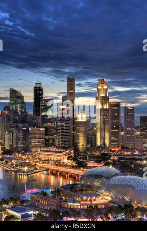 Singapur, Luftaufnahme der Skyline von Singapur und Esplanade Theater Stockfoto