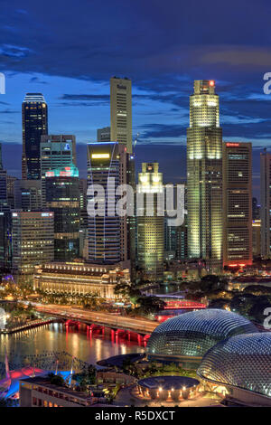 Singapur, Luftaufnahme der Skyline von Singapur und Esplanade Theater Stockfoto