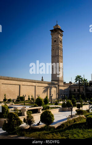 Syrien, Aleppo, Altstadt (UNESCO-Welterbe), Große Moschee (al Jamaa al Kebir) Freistehende 11. Jahrhundert Minarett Stockfoto