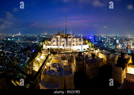 Bangkok City Skyline von Vertigo, eine Bar und ein Restaurant auf der Oberseite des Banyan Tree Hotel, Bangkok, Thailand Stockfoto