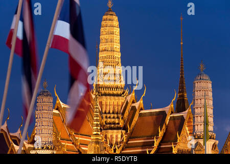 Dämmerung, Grand Palace und Wat Phra Kaeo, Bangkok, Thailand Stockfoto