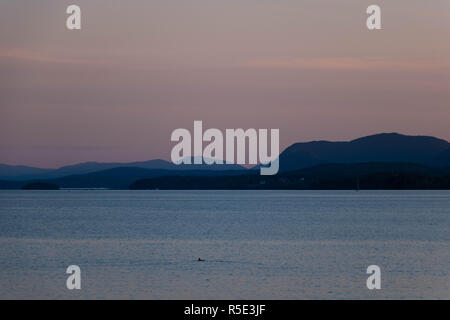 Sonnenuntergang am Lake Magog in der Stadt von Magog in Québec, Kanada. Stockfoto