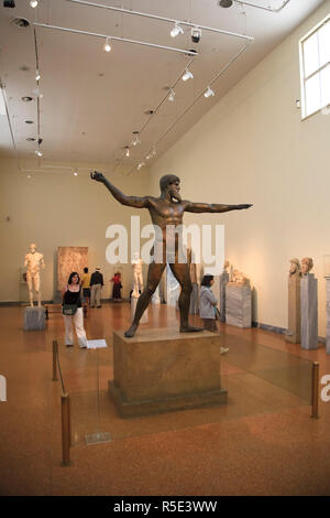 Griechenland, Attika, Athen, Nationale Archäologische Museum, bronzene Statue des Zeus und Poseidon Stockfoto