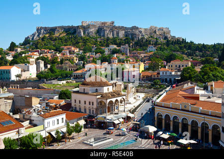 Erhöhte Blick über Monastiraki Platz, die Akropolis & Parthenon, Monastiraki, Athen, Griechenland Stockfoto