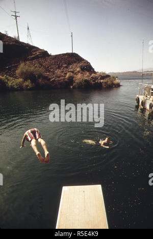 Schwimmen im Lake Havasu, Mai 1972 Stockfoto