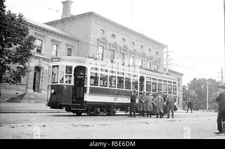 Rathaus - Straßenbahn in Hobart Macquarie Street - - Obligatorische Photo Credit: TAHO Stockfoto