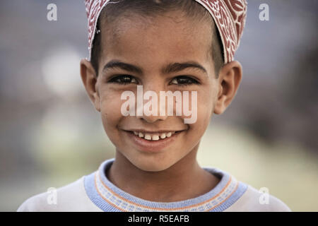 Oman, Hajjar Berge, Wadi Bani Awf, lokale Kinder Stockfoto