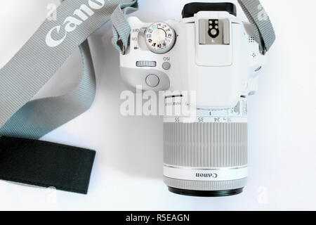 Kamera Canon 100d Eos, Objektiv EFS 18-55mm, Editorial, illustrative Stockfoto