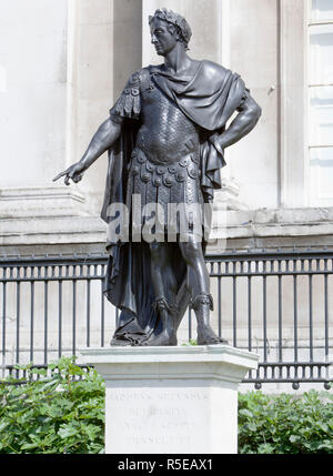 Die Statue von König James 2. in Trafalgar Square, London UK. Von Peter Van Dievoet, (ein Teilnehmer von grinling Gibbons) 1686. Stockfoto