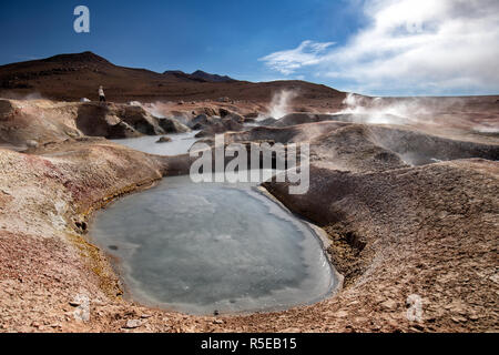 Die dampfende Pools im Sol de Mañana geothermischen Feld Stockfoto