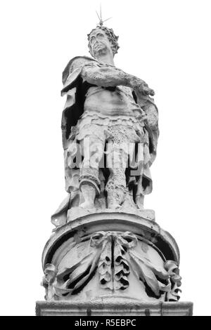 Die einzige London Statue von König George 1 Tops der Kirchturm von St. George's Kirche in Bloomsbury Way. Verwittert, sein Kopf trägt einen Blitzableiter. Stockfoto