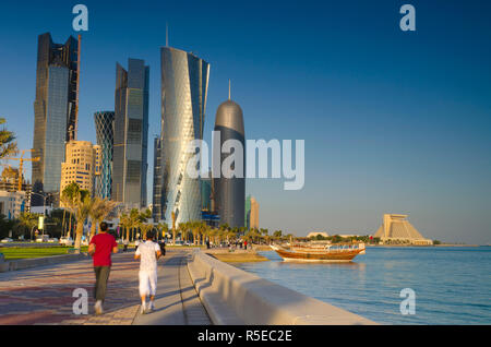 Katar, Doha, von links nach rechts Palm Tower, Tower und Burj Al Bidda Katar Stockfoto