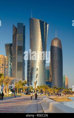 Katar, Doha, von links nach rechts Palm Tower, Tower und Burj Al Bidda Katar Stockfoto