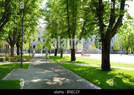VILNIUS, LITAUEN - 11. MAI 2018: Neu renovierte Lukiskes-platz in Vilnius. Sonnigen Sommertag in der UNESCO eingeschrieben - Alte Stadt Vilnius, die Heartland Stockfoto