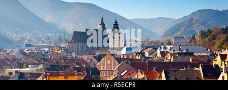 Die Schwarze Kirche & Clock Tower, Piata Sfatului, Brasov, Siebenbürgen, Rumänien Stockfoto