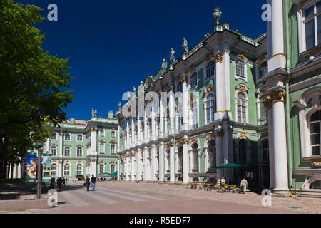 Russland, St. Petersburg, Dvotsovaya Square, Winter Palast und der Eremitage Stockfoto