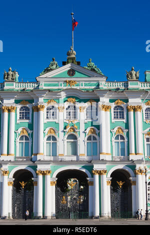 Russland, St. Petersburg, Mitte, Dvotsovaya Square, Winter Palast und der Eremitage Stockfoto